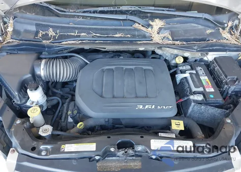 2012 Chrysler Town & Country Touring из США, поврежденный, VIN 2C4RC1BG1CR237654